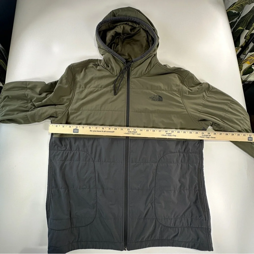 The North Face Men's Olive and Gray Puffer Jacket - Picture 13 of 14